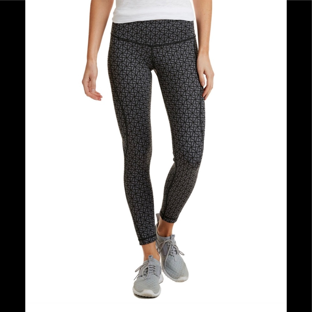 🆕 NWT Vineyard Vines Performance Leggings in Whales & Camo Print Size - XXS